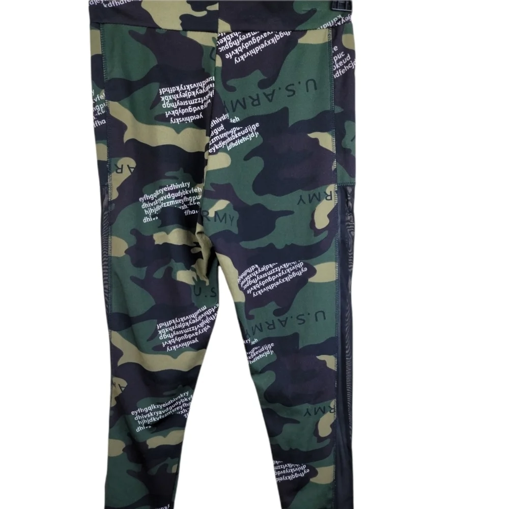 URBAN LOOK Graffiti Camouflage  Women's Athleisure Yoga/Jogger Set‎